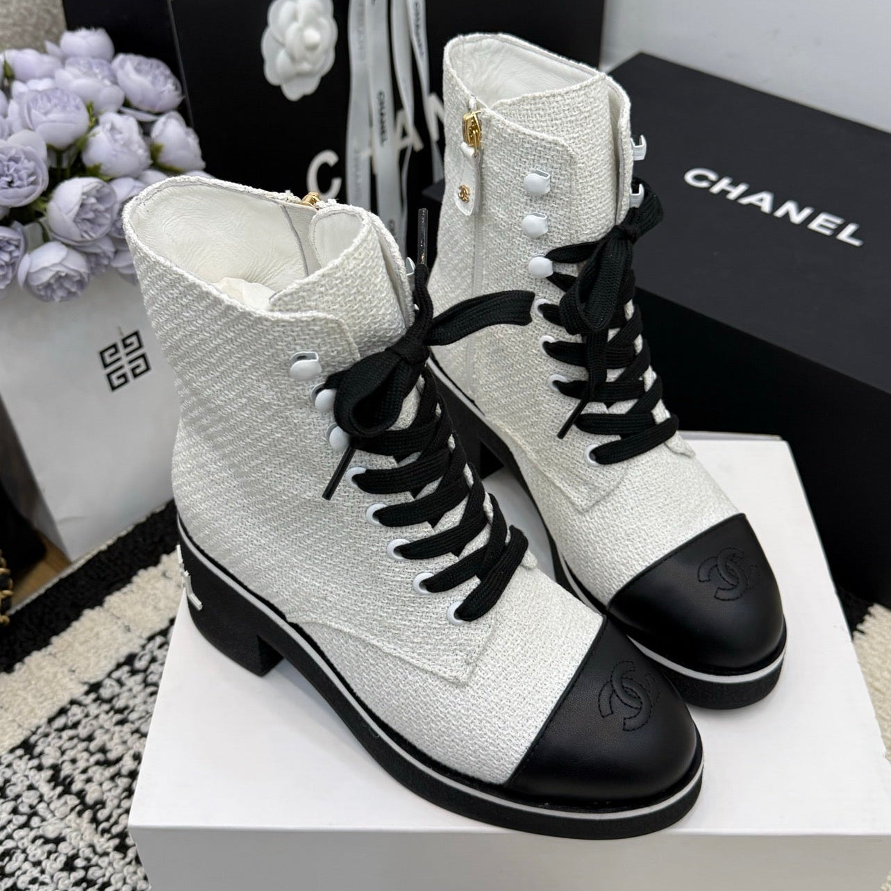 CC 26 Combat Boot White Black Tweed Leather 588800