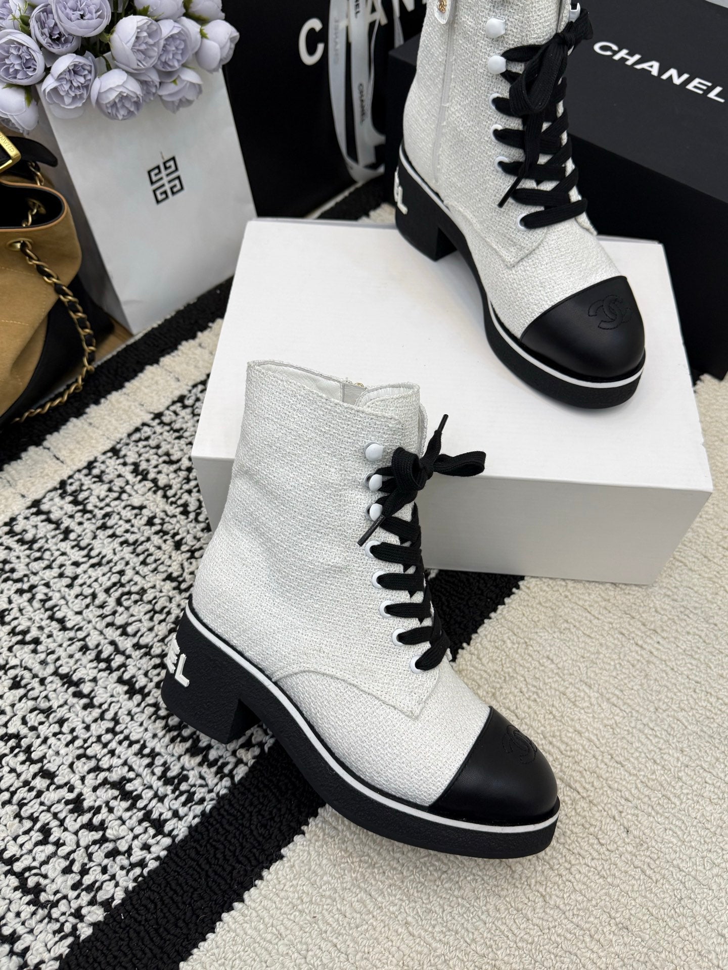 CC 26 Combat Boot White Black Tweed Leather 588800