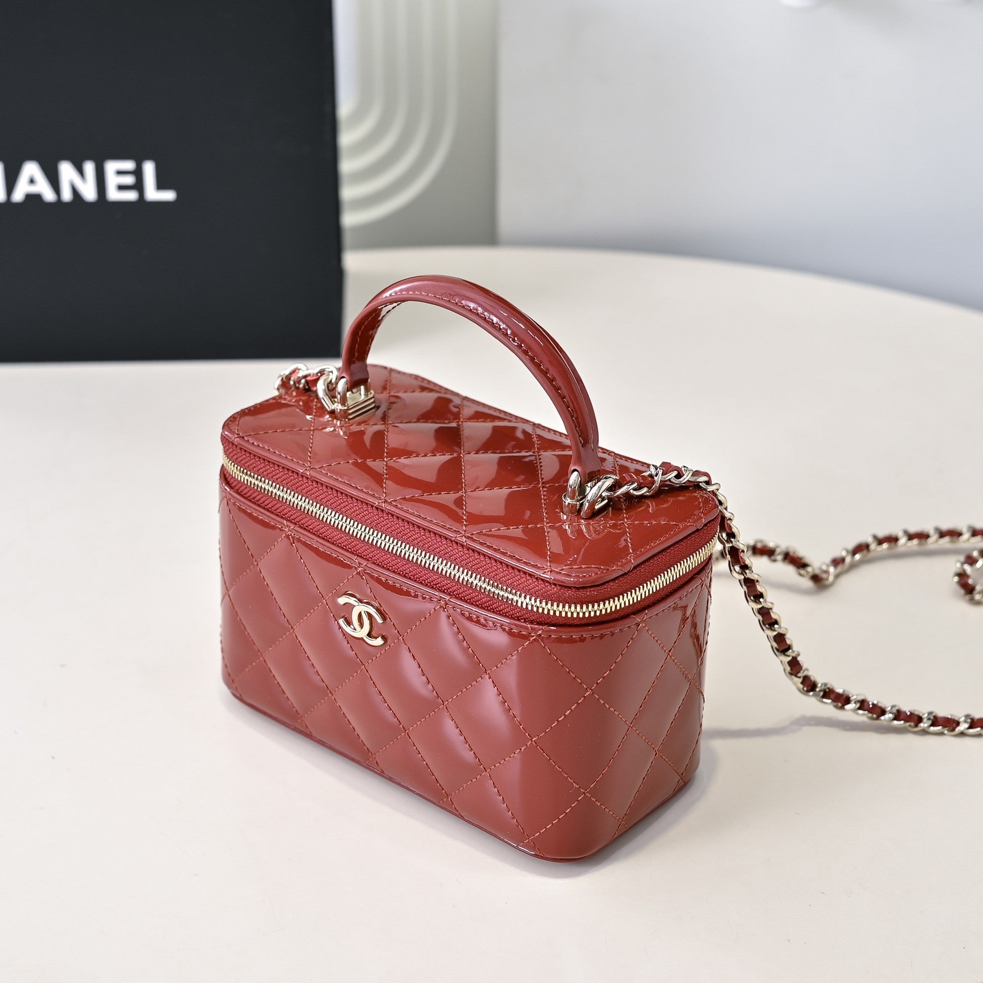 CC 24P Vanity Top Handle 16.5cm Red Patent Calfskin Light Gold Hardware