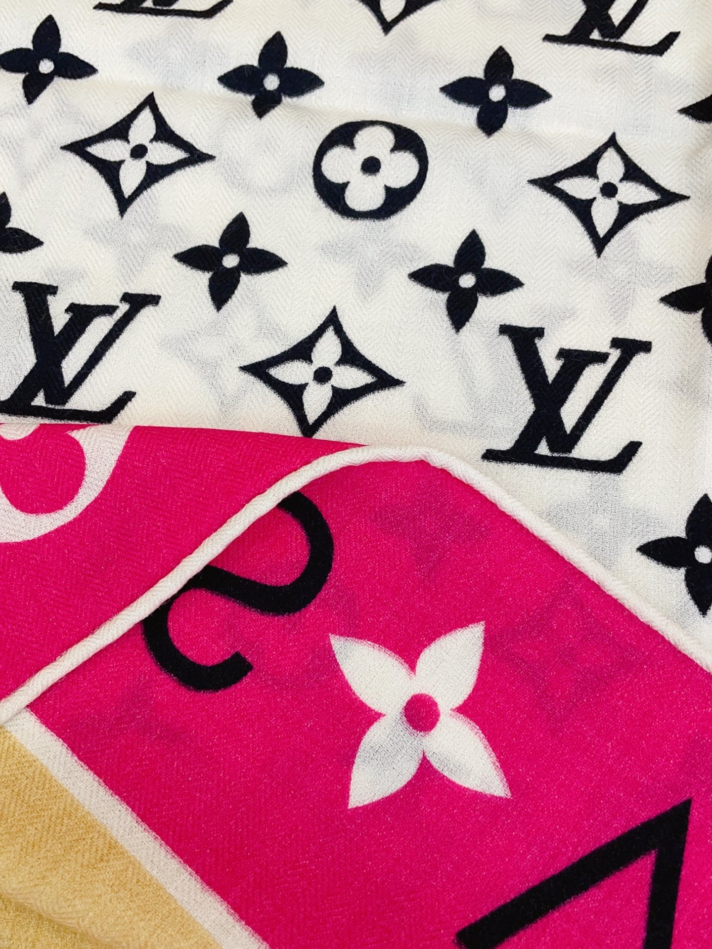 LV Double-sided Scarf 140cm White Pink Cashmere 971048
