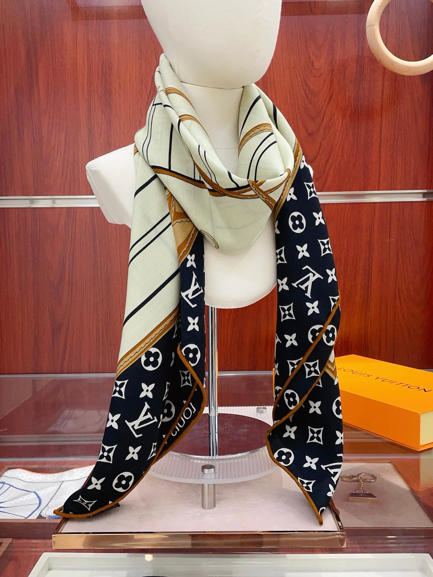 LV Double-sided Scarf 140cm Black White Cashmere 971049