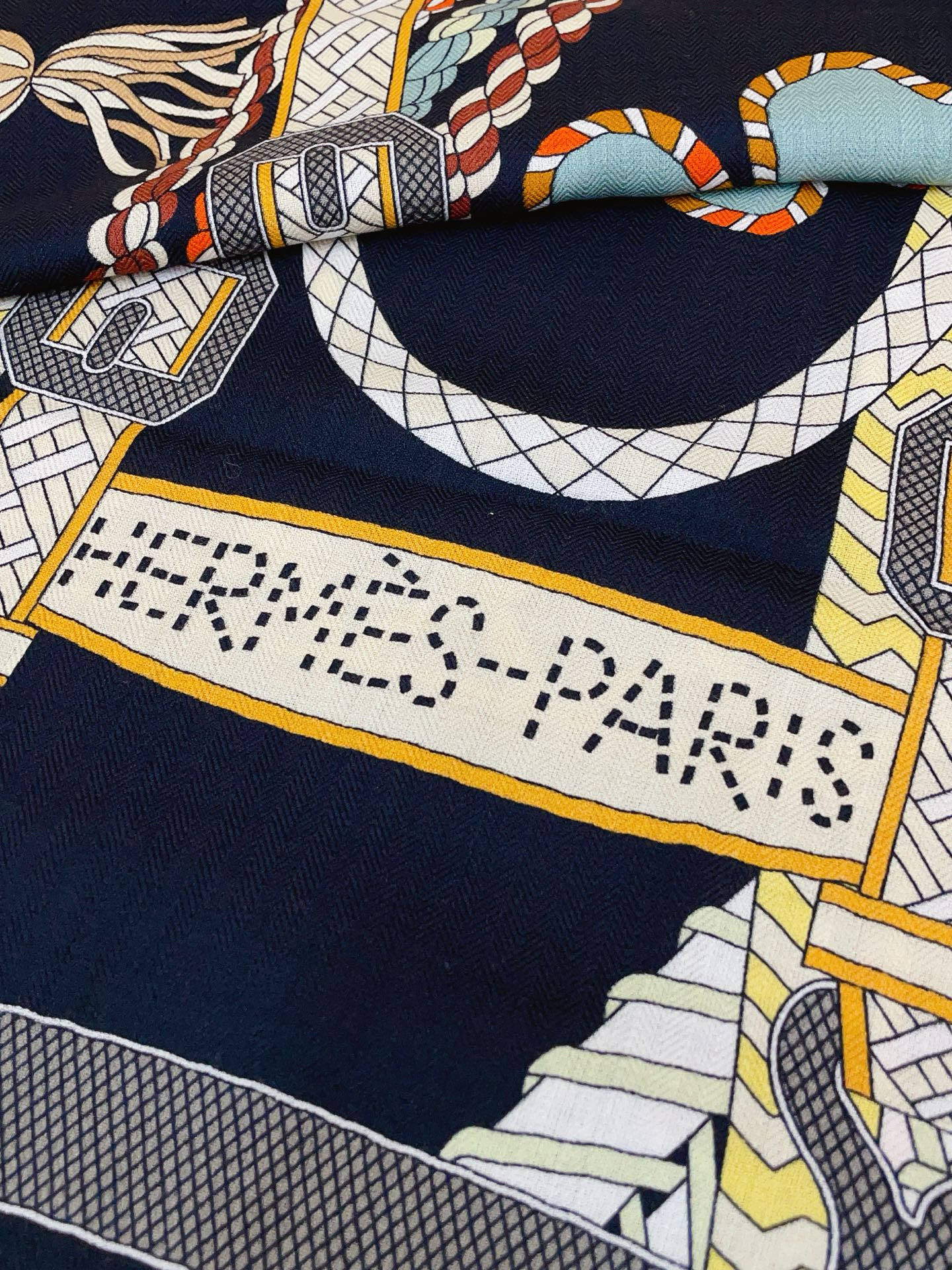 HM 25s Scarf 140cm Black Beige Cashmere 973319