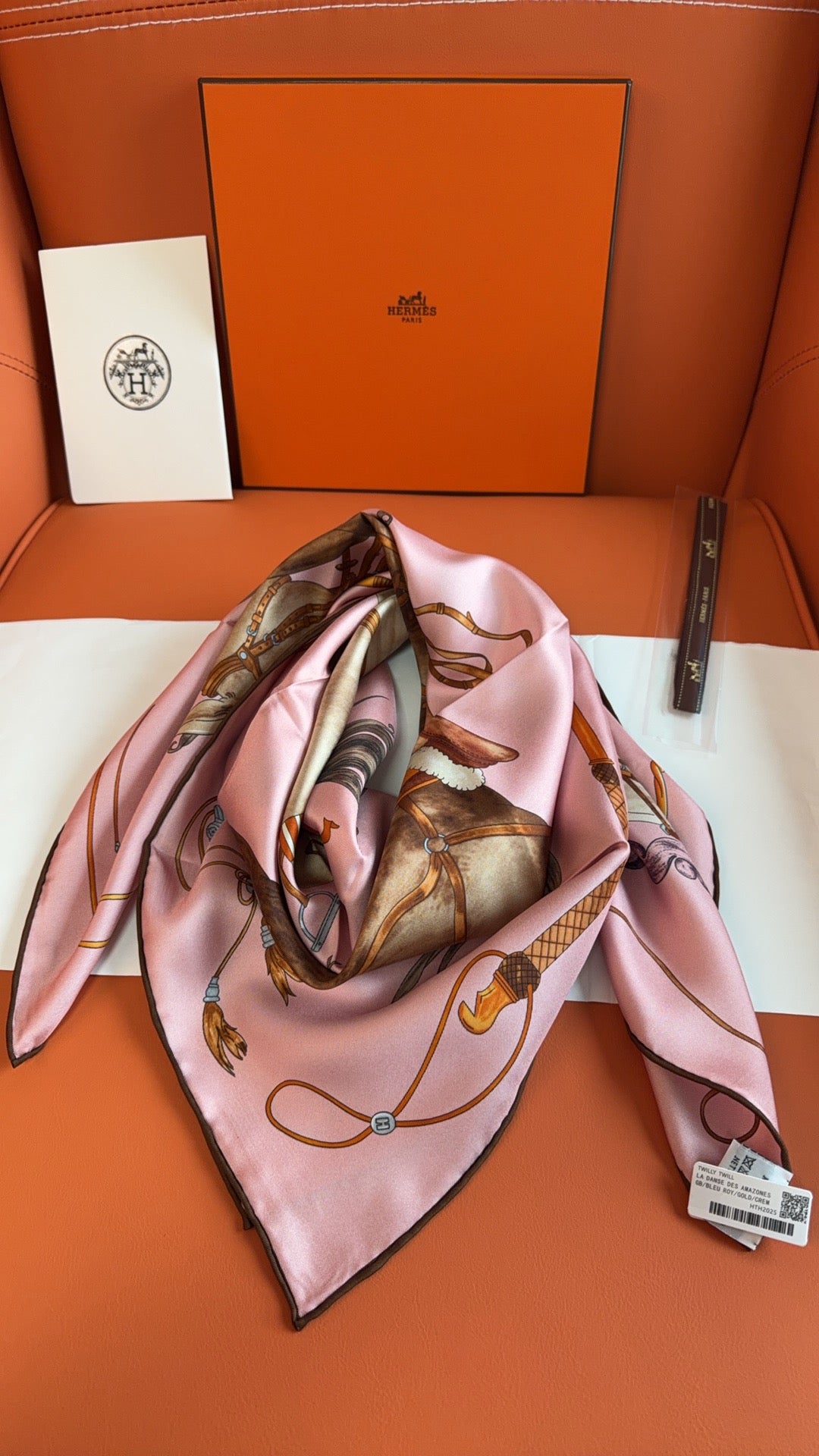 HM 26s 90 House Scarf Pink Colorful Mulberry Silk 153359