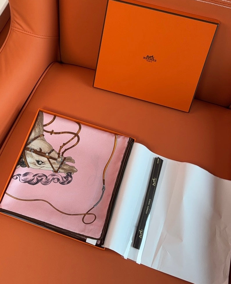 HM 26s 90 House Scarf Pink Colorful Mulberry Silk 153359