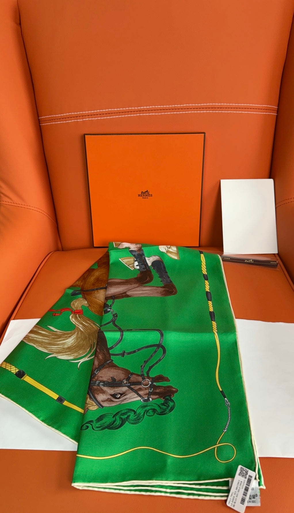 HM 26s 90 House Scarf Green Colorful Mulberry Silk 153368