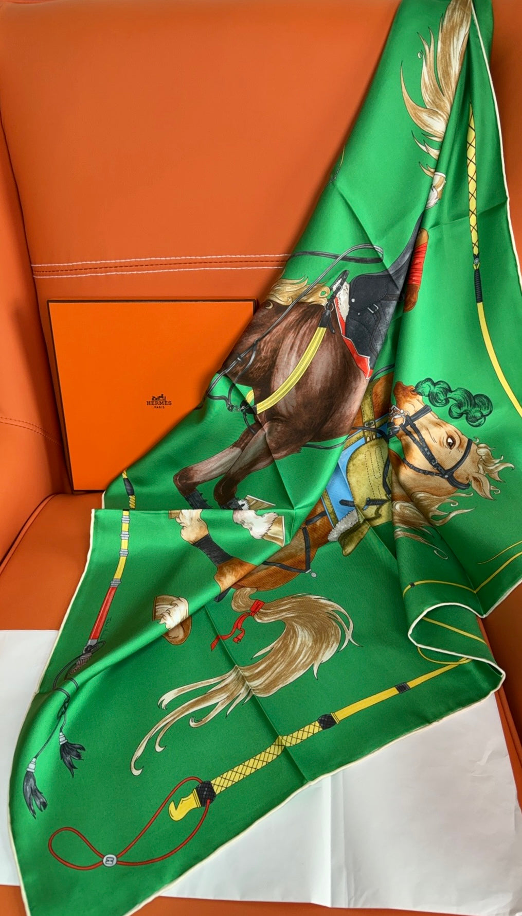 HM 26s 90 House Scarf Green Colorful Mulberry Silk 153368