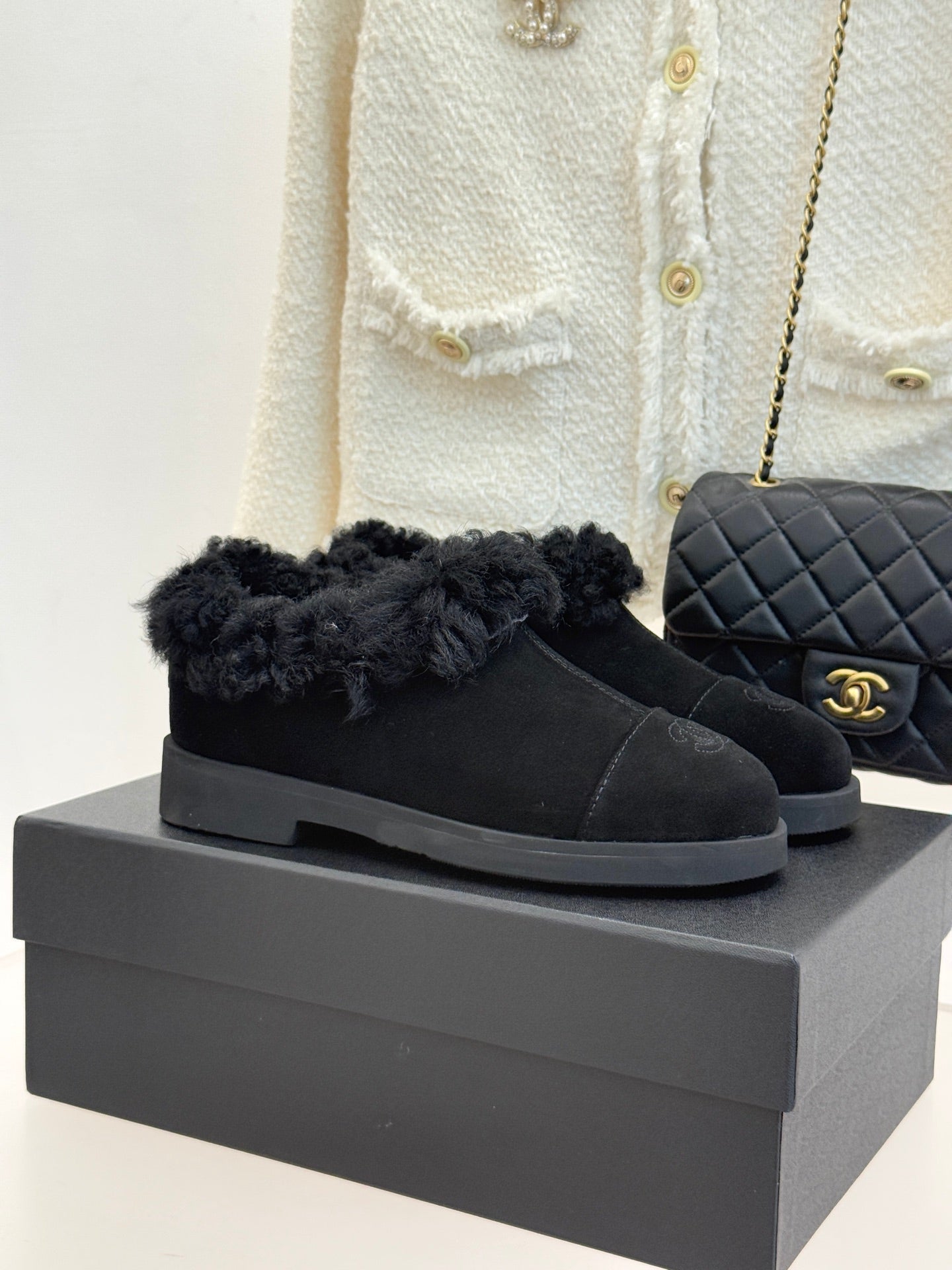 CC 25s  Furry Snow Boots Black Suede Wool 512064