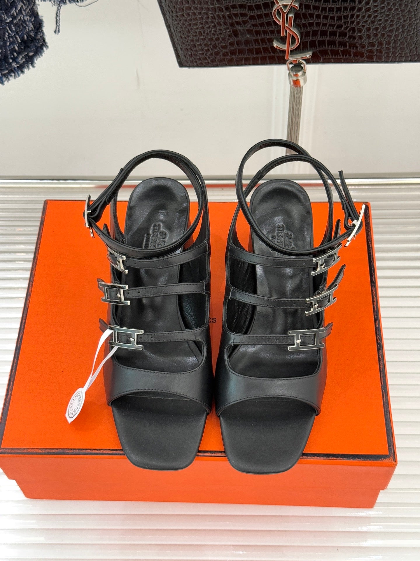 HM 26ss Peep Toe Sandals 65 Black Sheepskin 642766