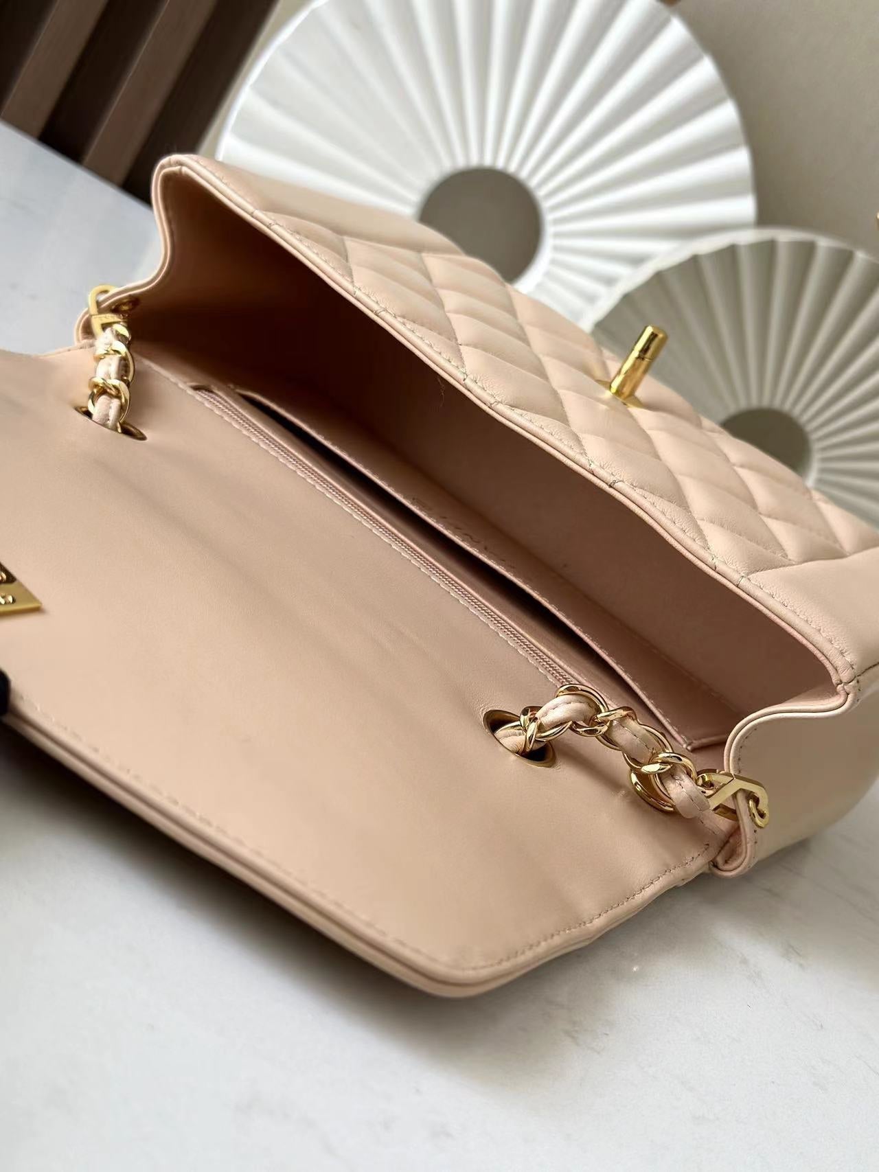 Chanel 2026 Diana Shoulder Bag 22.5cm Beige Lambskin