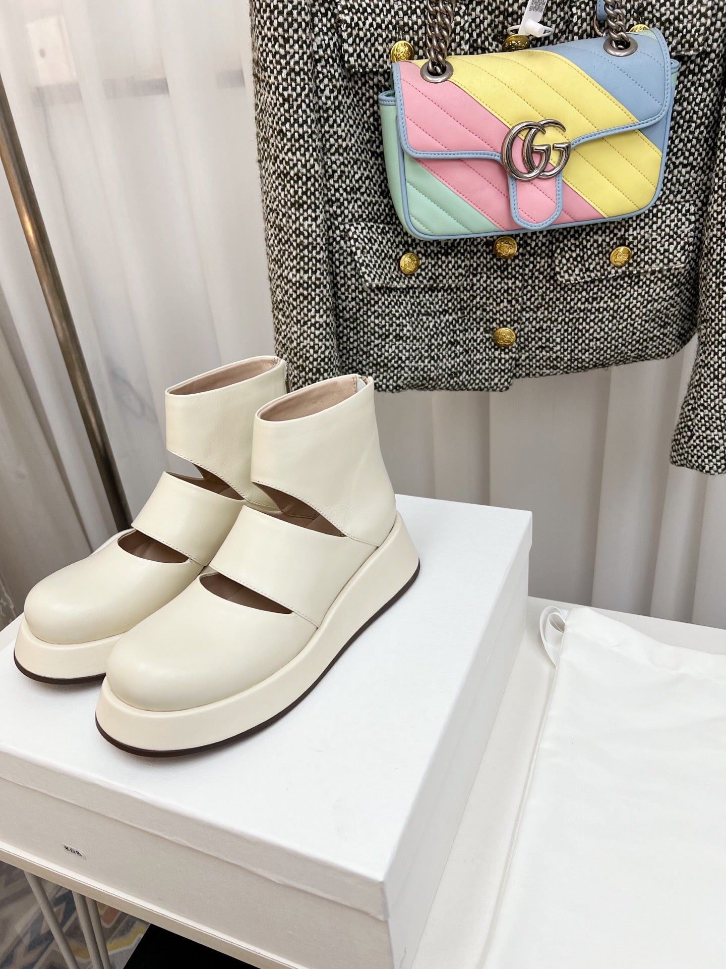 The Row 2025 Boot Off-white Sheepskin 576057