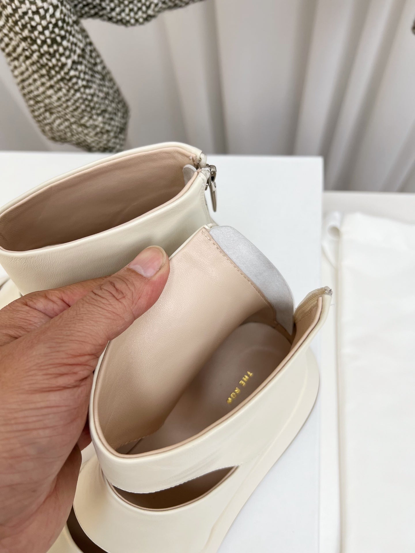 The Row 2025 Boot Off-white Sheepskin 576057