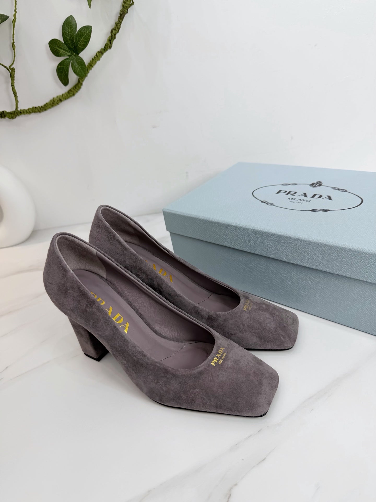 PRA 26SS Square-toe Block Heels  85 Dark Gray Suede 592361