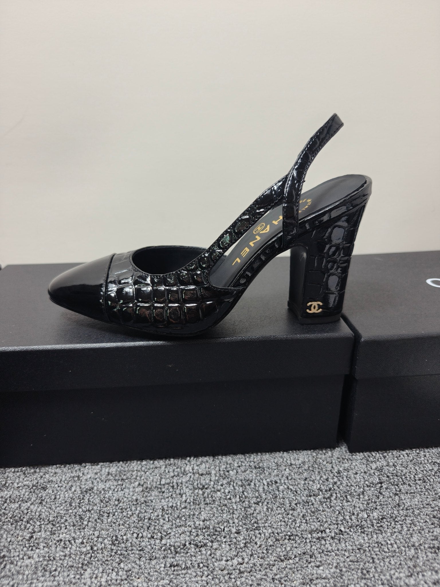 Chanel 2026 Crocodile Empossed Slingback Glossy Calfskin 855982