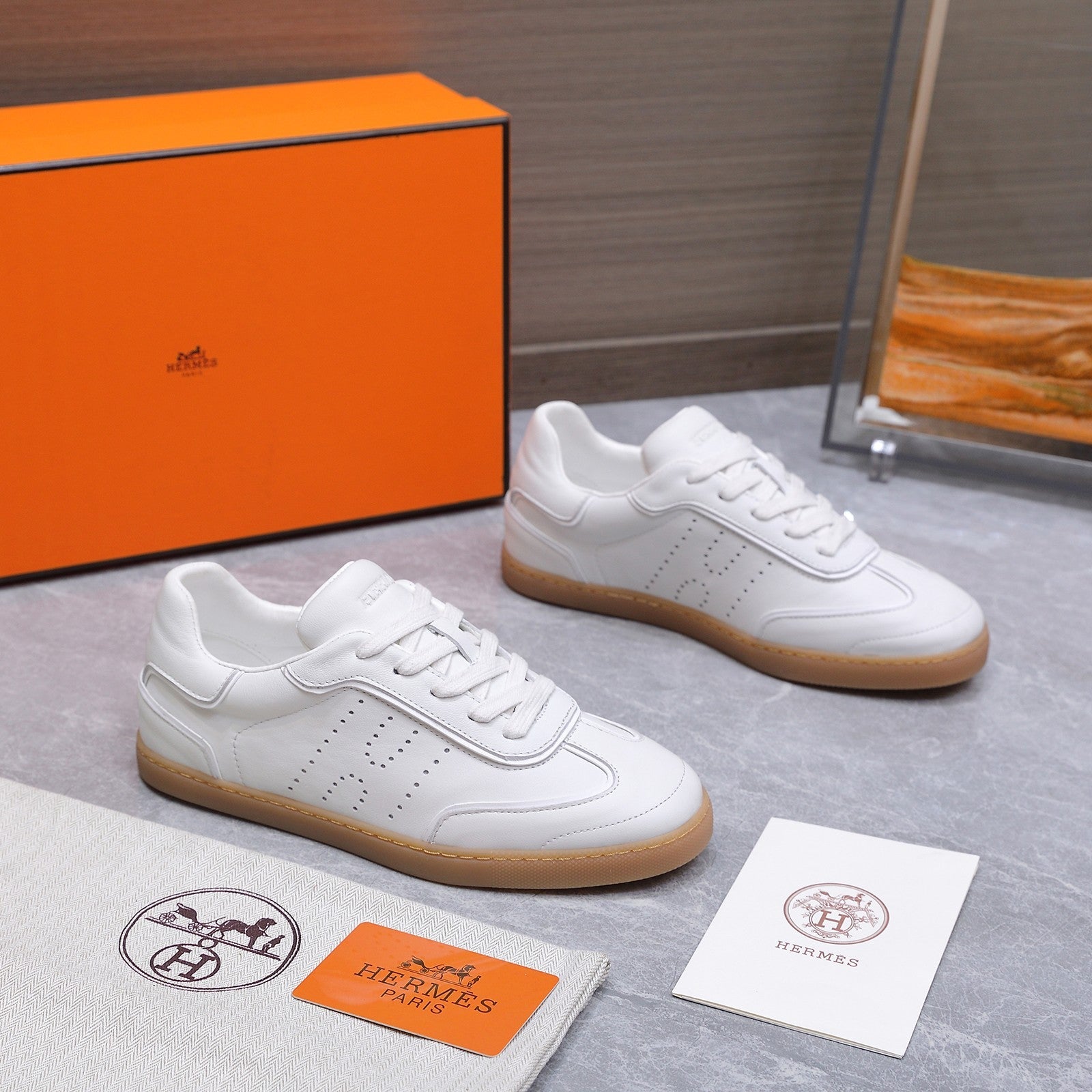 HM 26ss Casual Sneakers White Sheepskin 637714