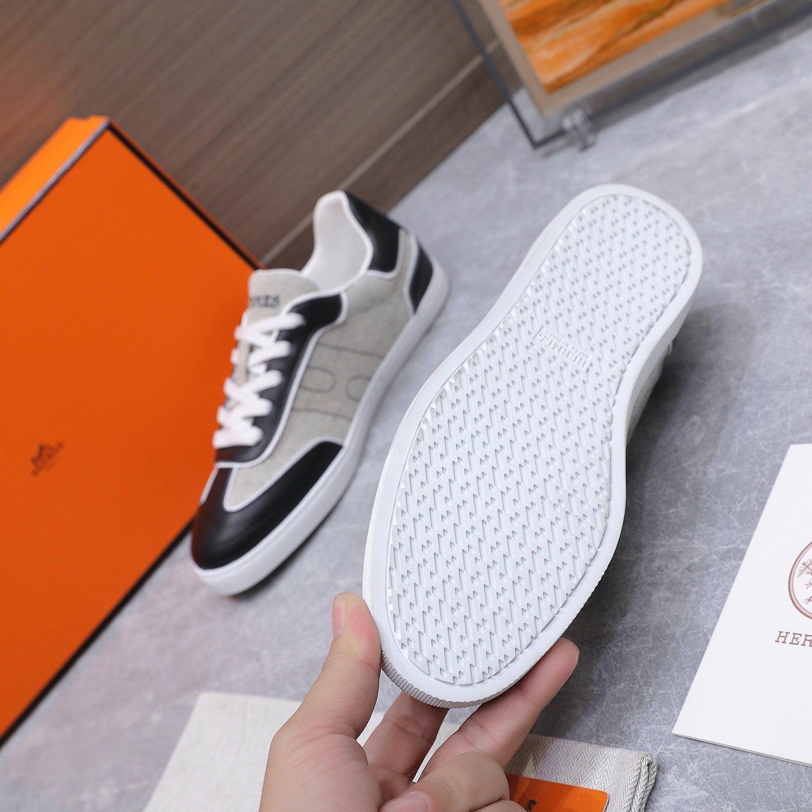 HM 26ss Casual Sneakers Ecru Black Calfskin Canvas 637717