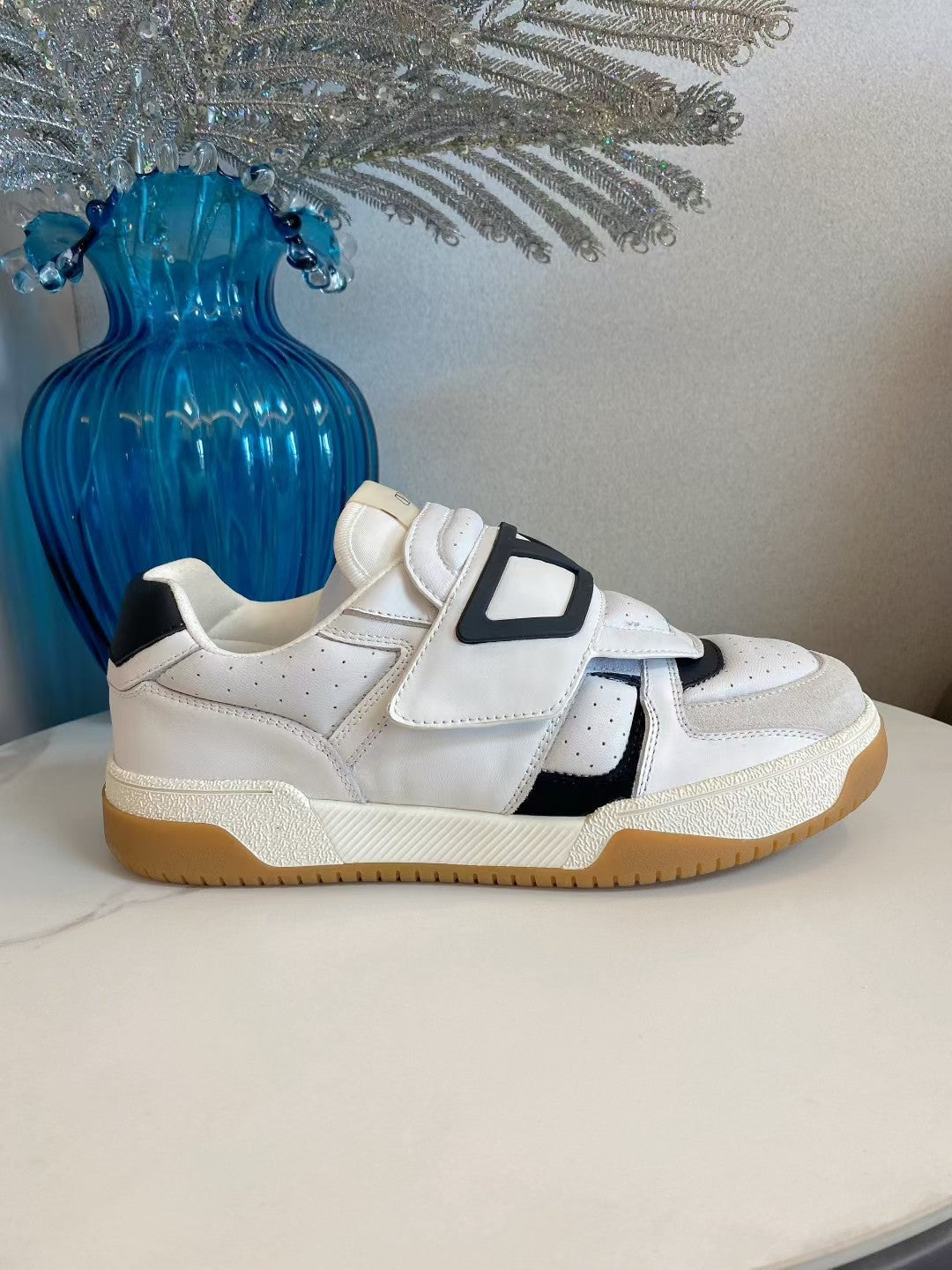 VT 25S Couple Sneakers White Black Calfskin Suede 563099