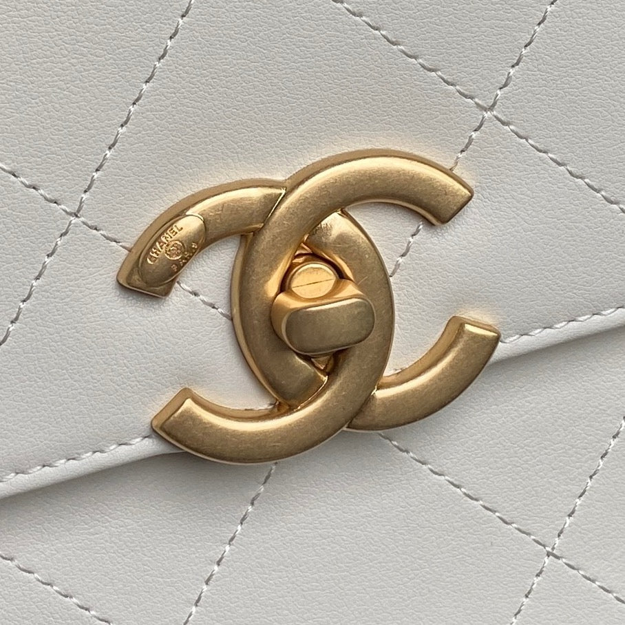 Chanel 2025 Bag 33cm White Calfskin 321004