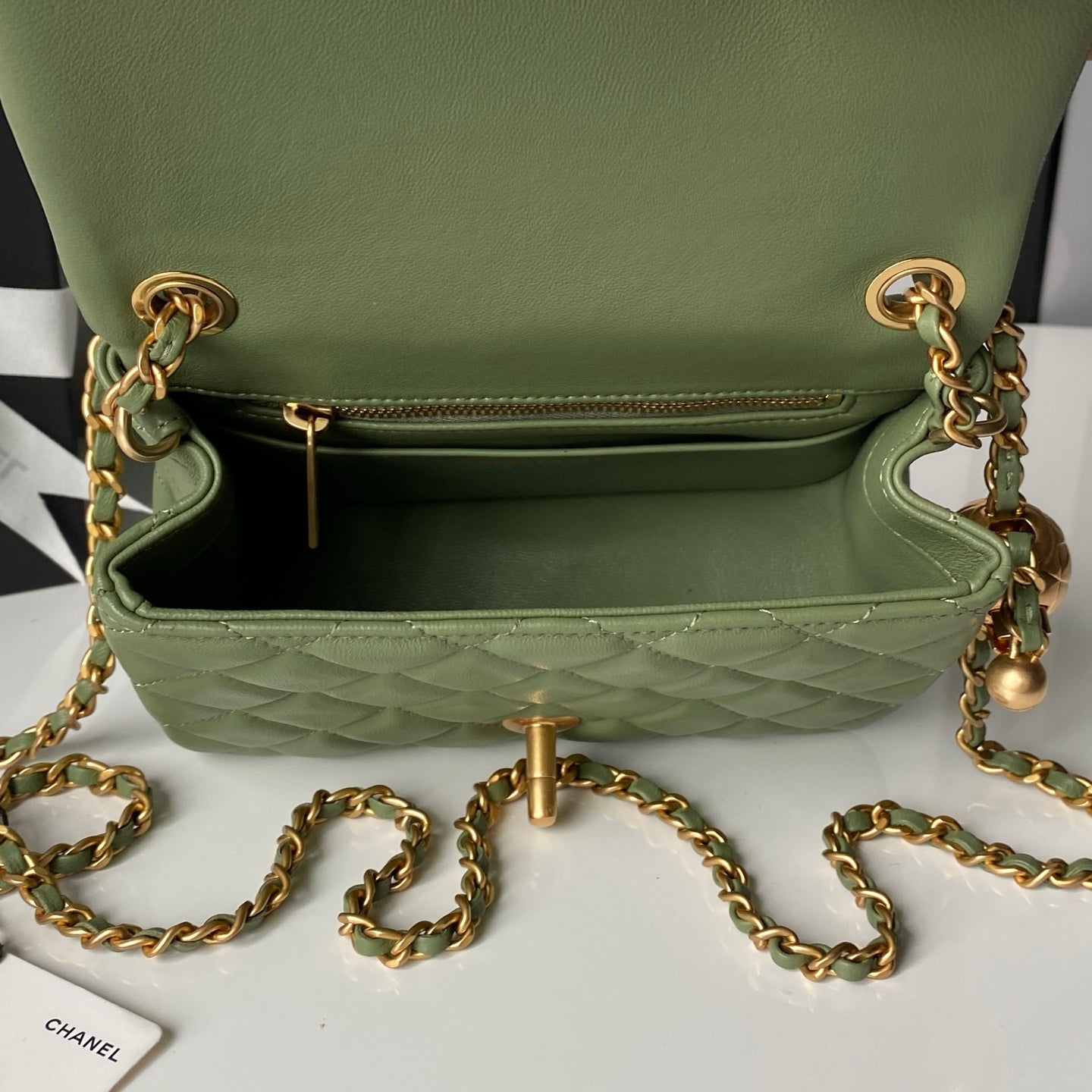 Chanel 25 Pearl Crush Square Flap Bag 17cm Dark Green Lambskin 323088