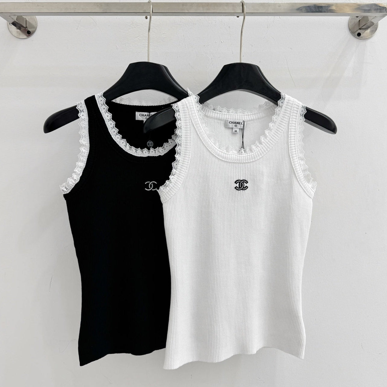 Chanel 2026 Lace-trimmed Knit Vest with Double C Embroidery Polyester Viscose 341227