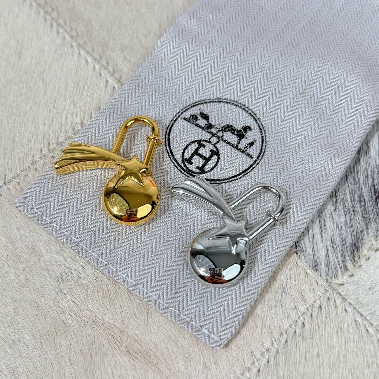 HM Shooting Star Head Charm