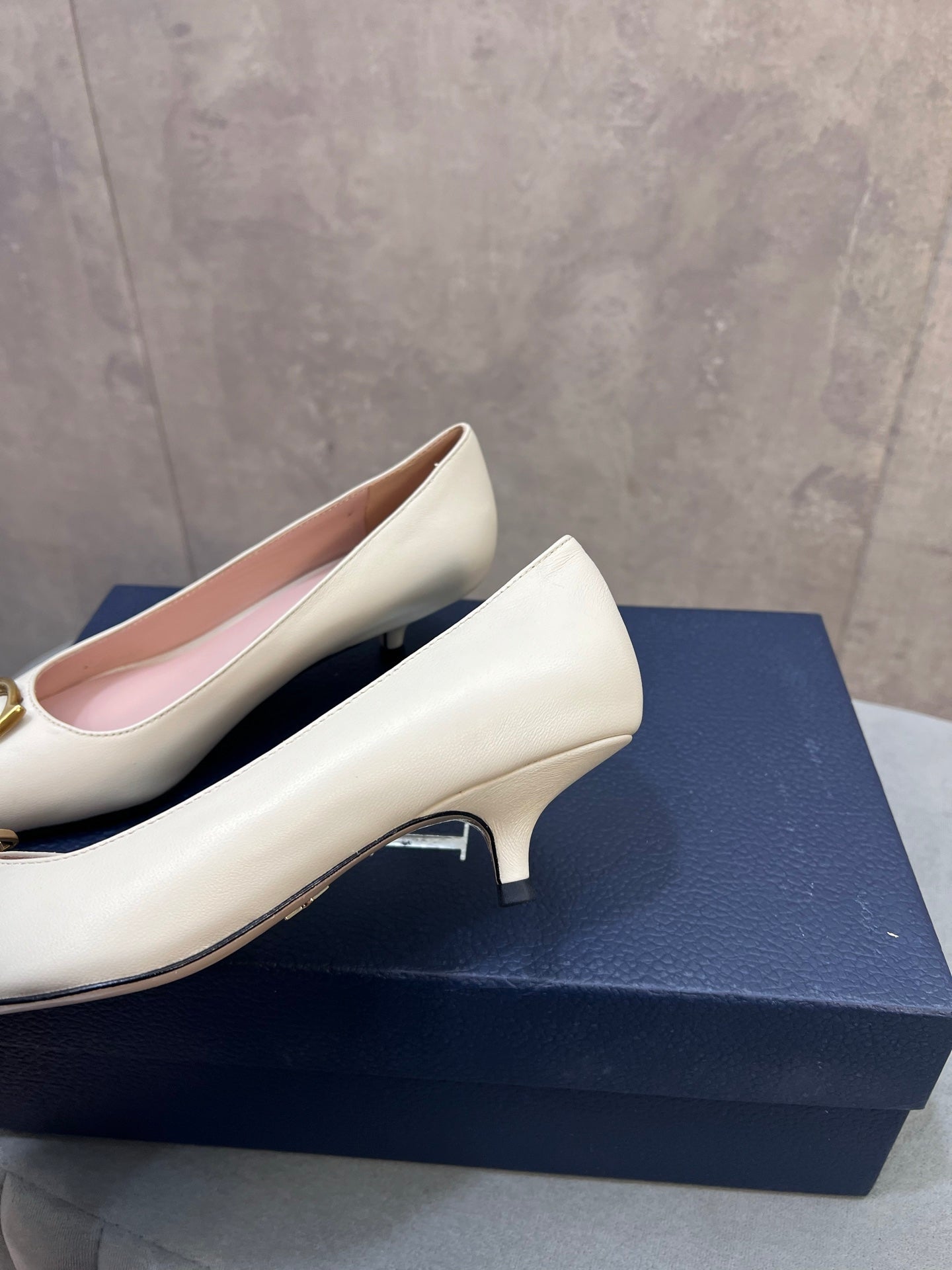 CD 26 High-Heeled 40 Pumps White Cowhide 594575