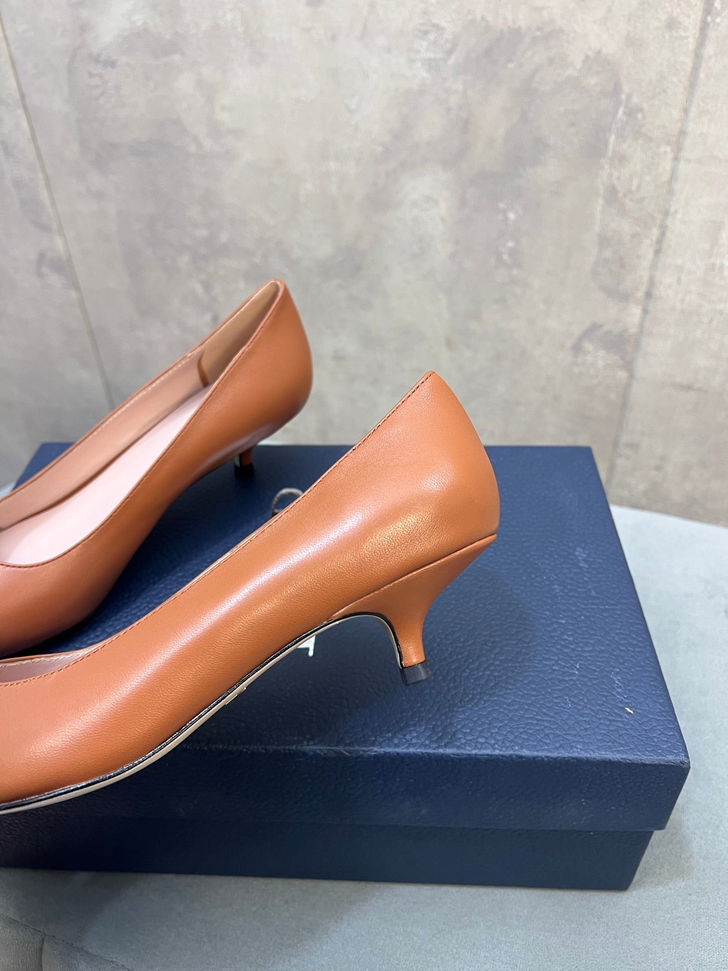 CD 26 High-Heeled 40 Pumps Tan Cowhide 594576