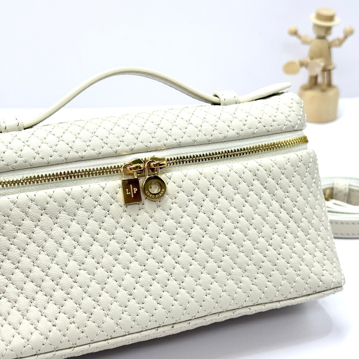 LP 2026 Extra Pocket L19 White/Sun Gold Lambskin