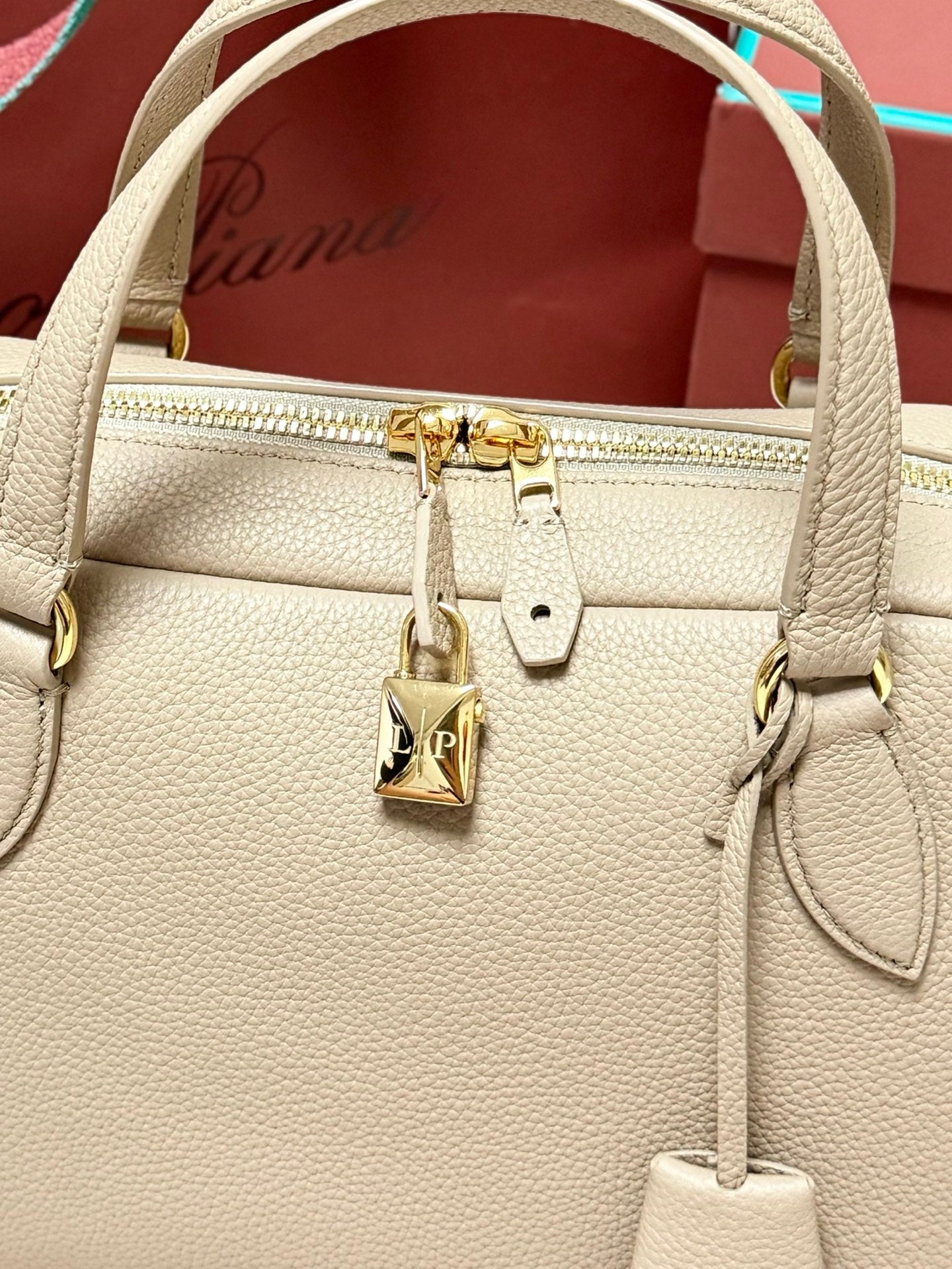 LP 2026 Needle Bag 31cm Light Mastic/Sun Gold Calfskin