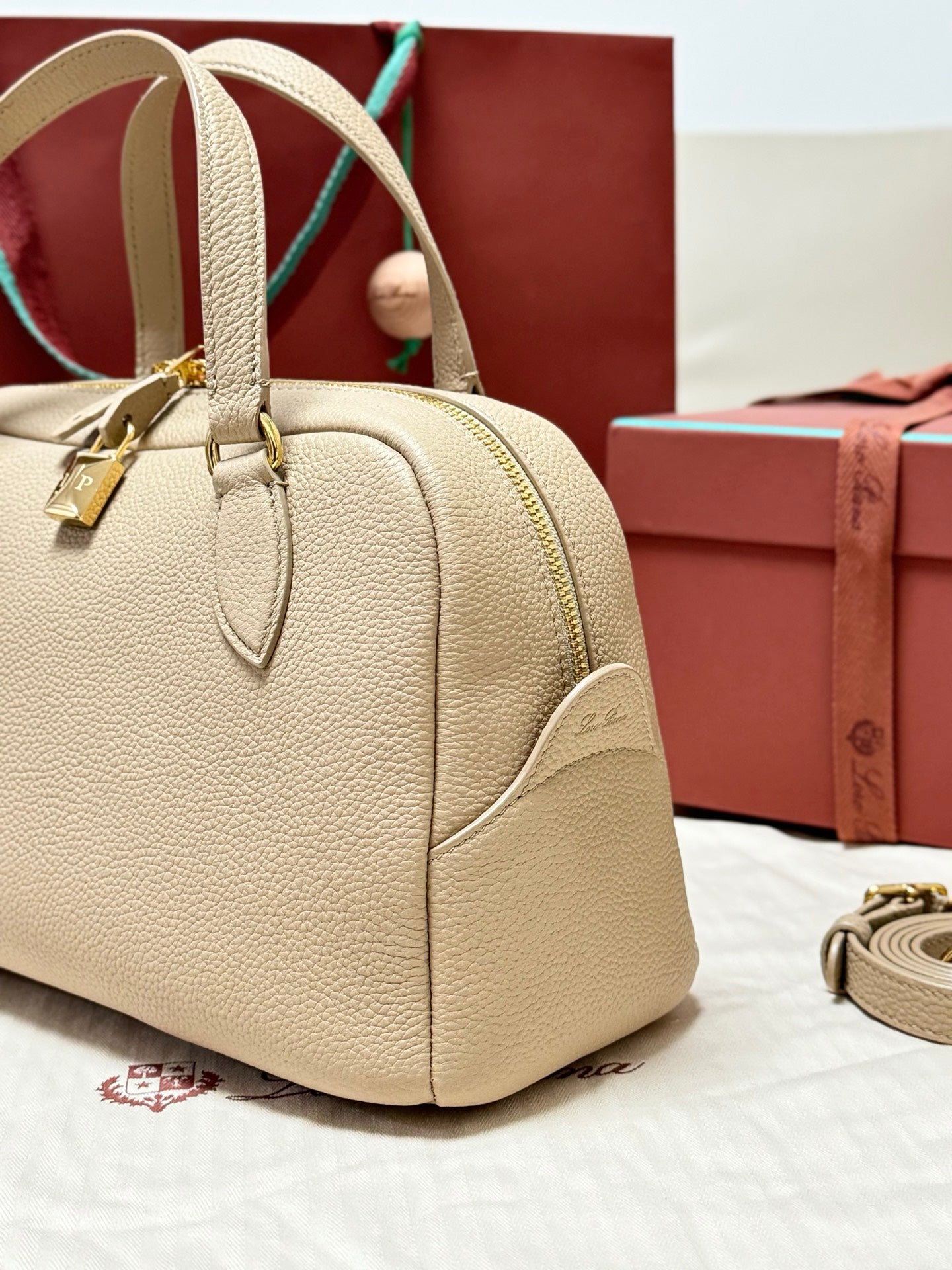 LP 2026 Needle Bag 31cm Light Mastic/Sun Gold Calfskin