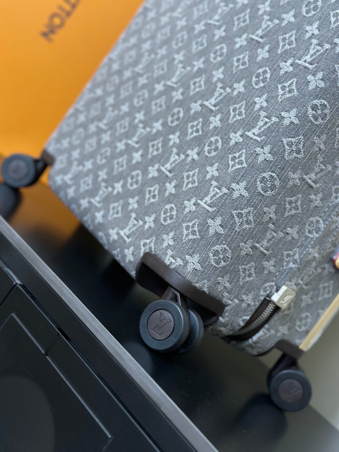 LV 2025 Horizon 55 Monogram Suitcase Cloudy Gray Denim Fabric 273842