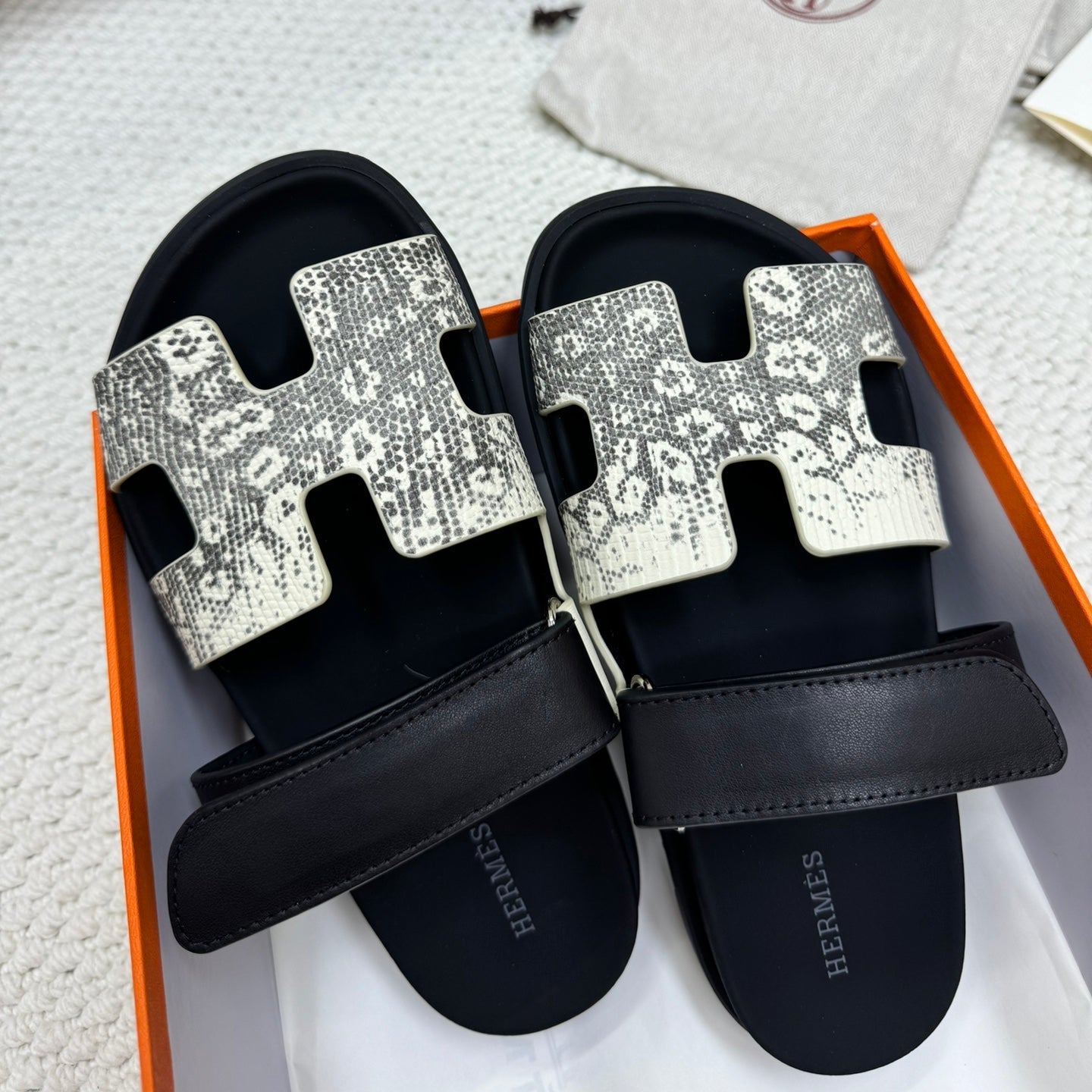 HM 26ss Slippers White Black Suede Leather 618579