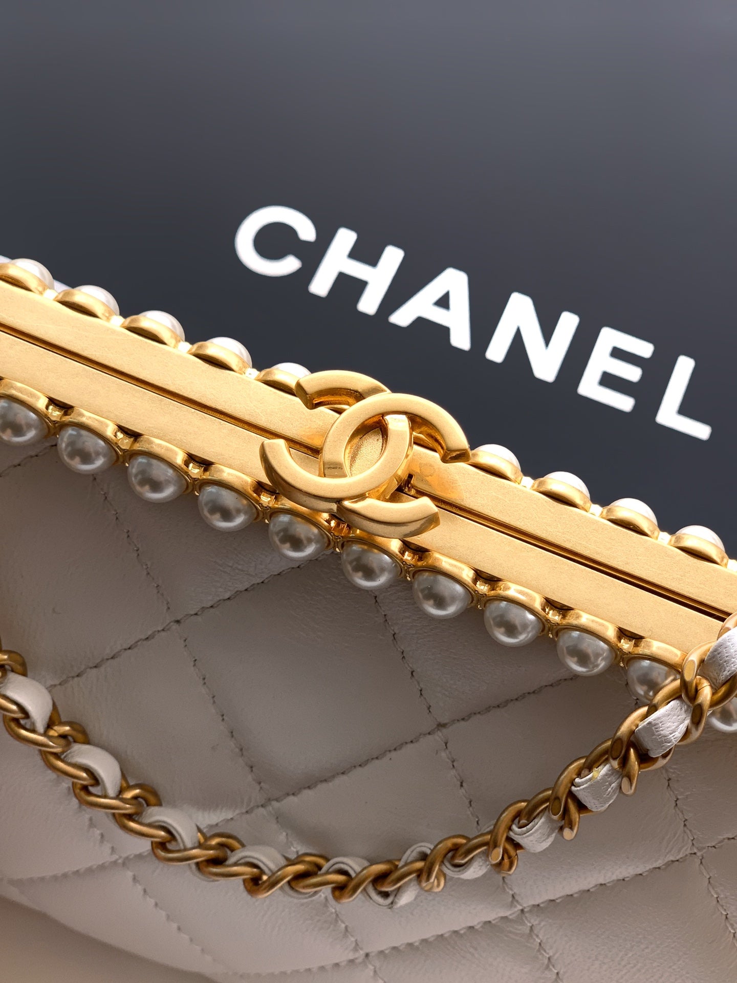 Chanel 2026 Pearl Clutch White Gold Lambskin 321881