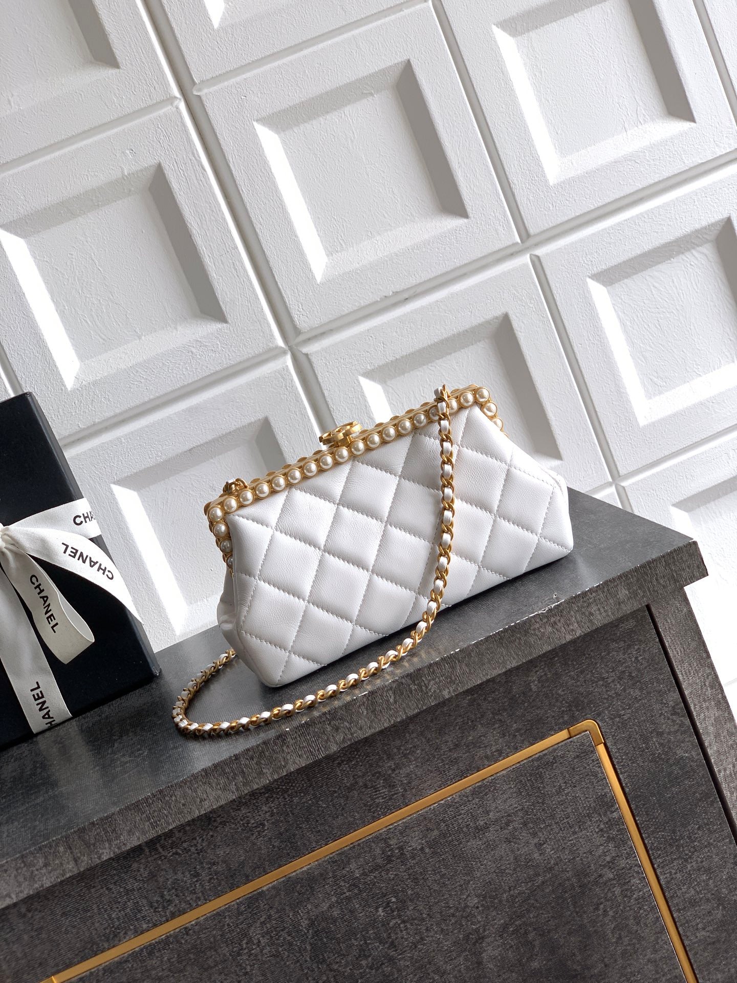Chanel 2026 Pearl Clutch White Gold Lambskin 321881