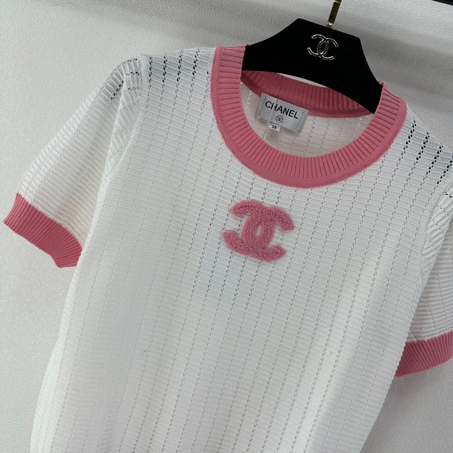 Chanel 2026 Color-blocked Knit Short-sleeved Shirt White Pink Wool 395614