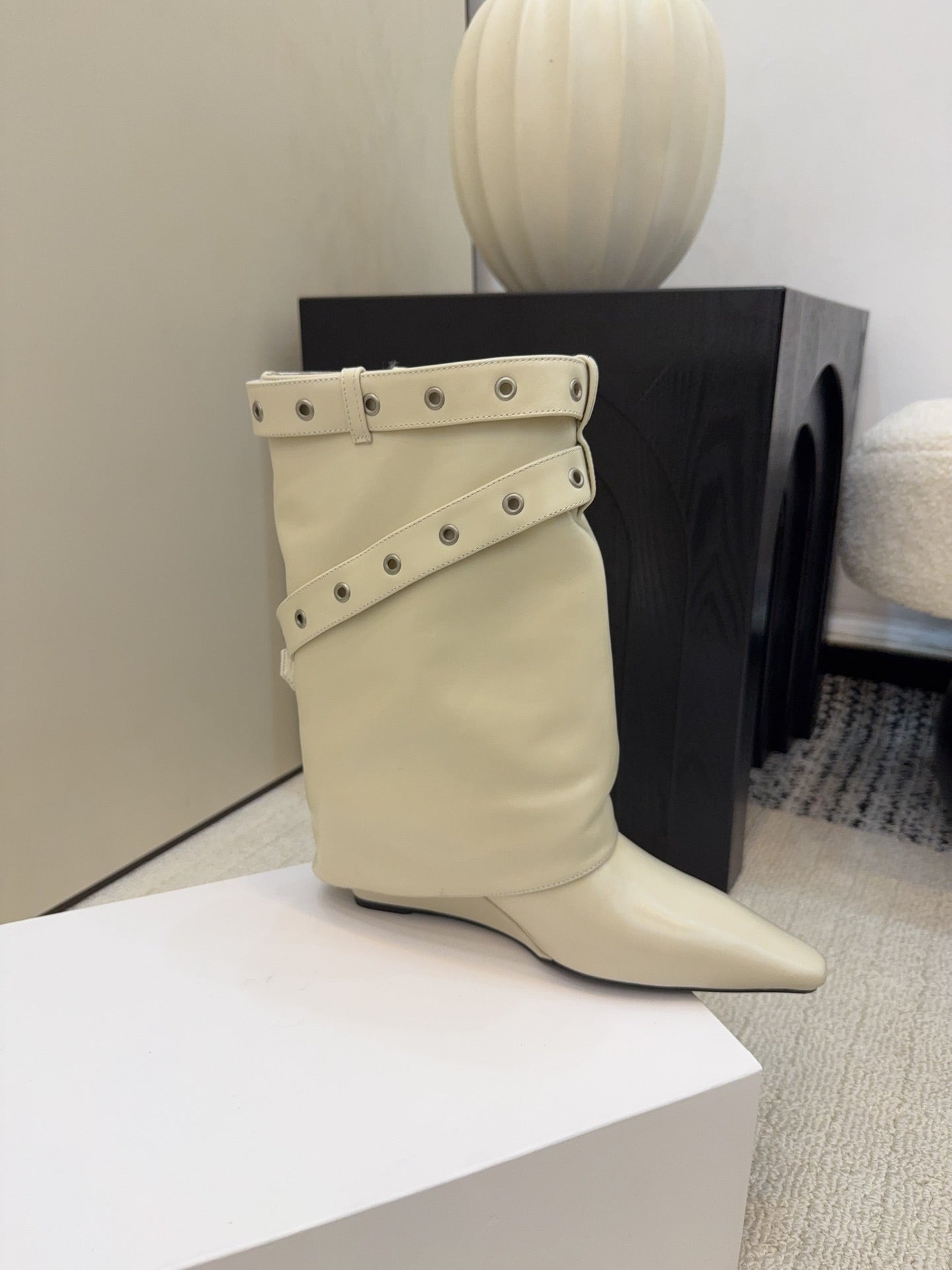 CC 26 Ankle Boot With Buckle Off-white Cowhide 589112