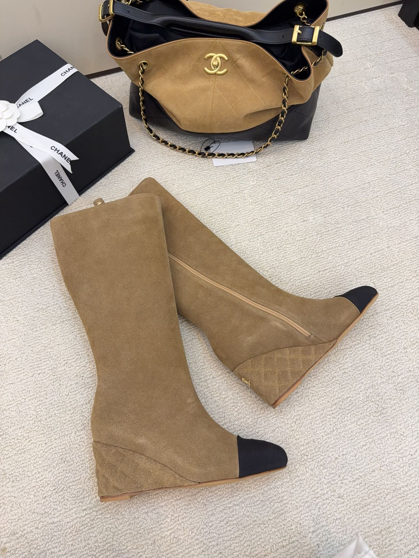 CC 26 Wedge Boot Tan Black Suede 588895