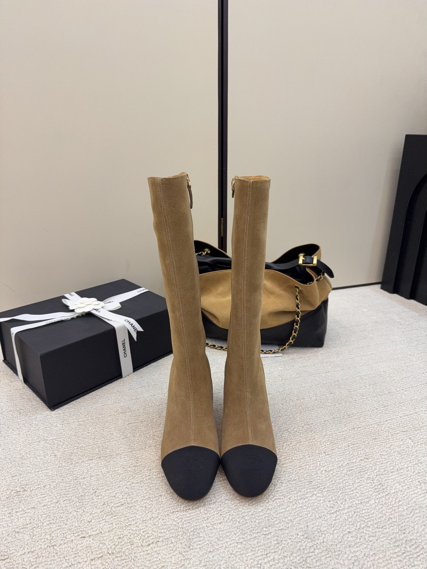 CC 26 Wedge Boot Tan Black Suede 588895