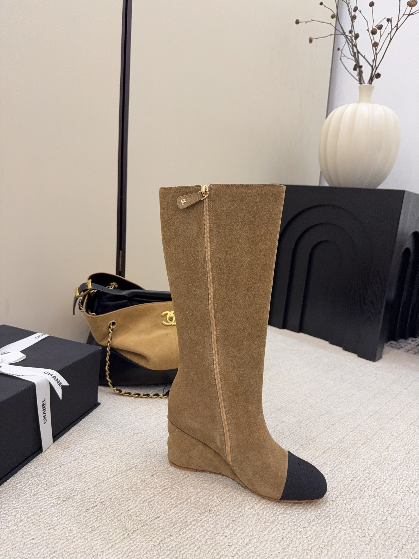 CC 26 Wedge Boot Tan Black Suede 588895