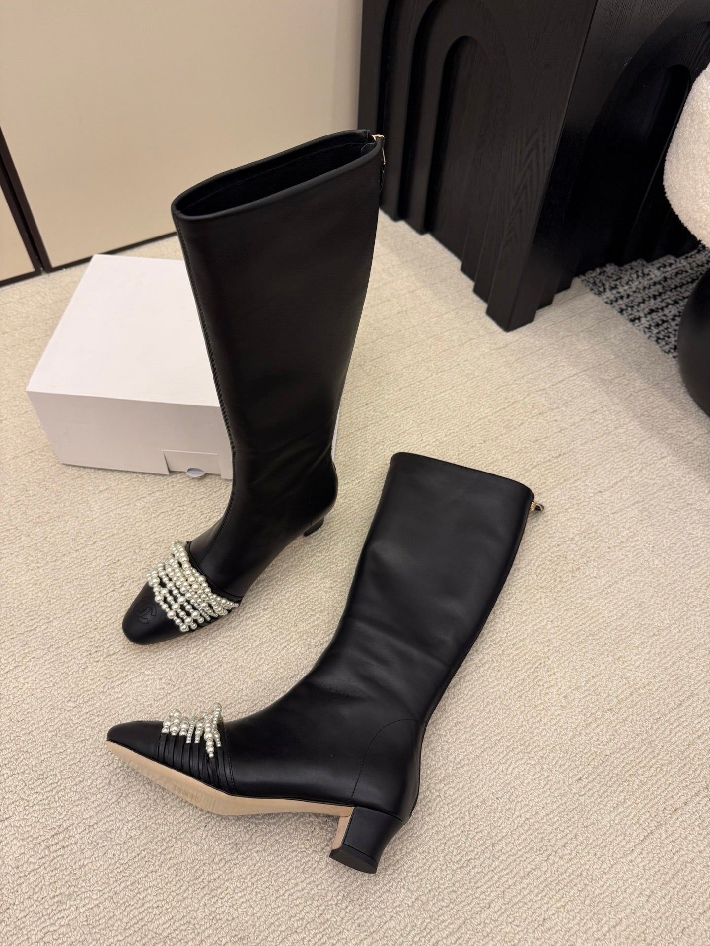 CC 26 Pearl Boot Black Leather 588830