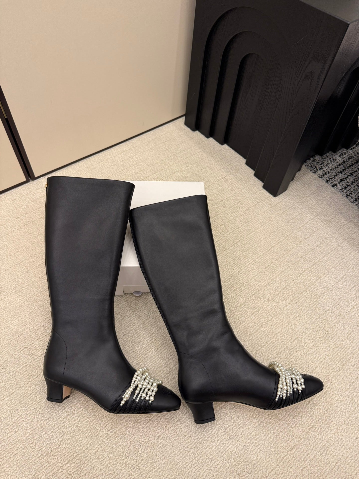 CC 26 Pearl Boot Black Leather 588830