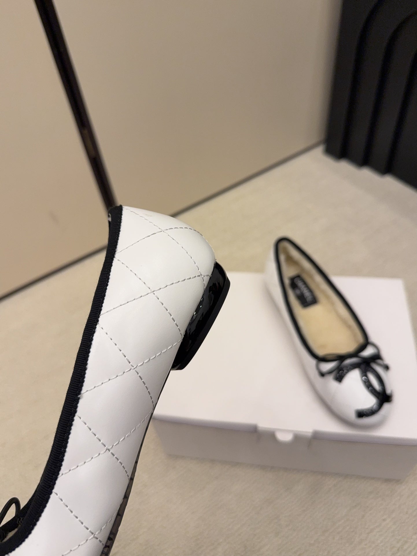 CC 26 Shearling Ballet Flat White Beige Cowhide Wool 588919