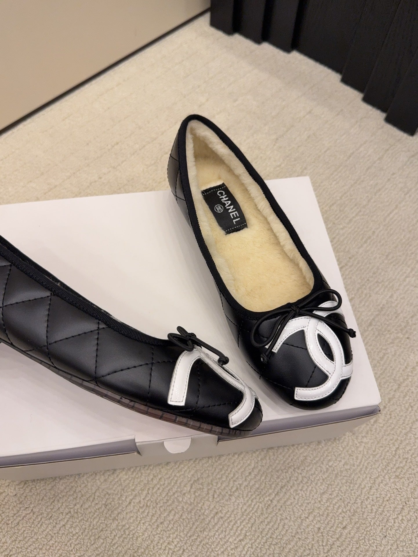 CC 26 Shearling Ballet Flat Black Beige White Cowhide Wool 588920