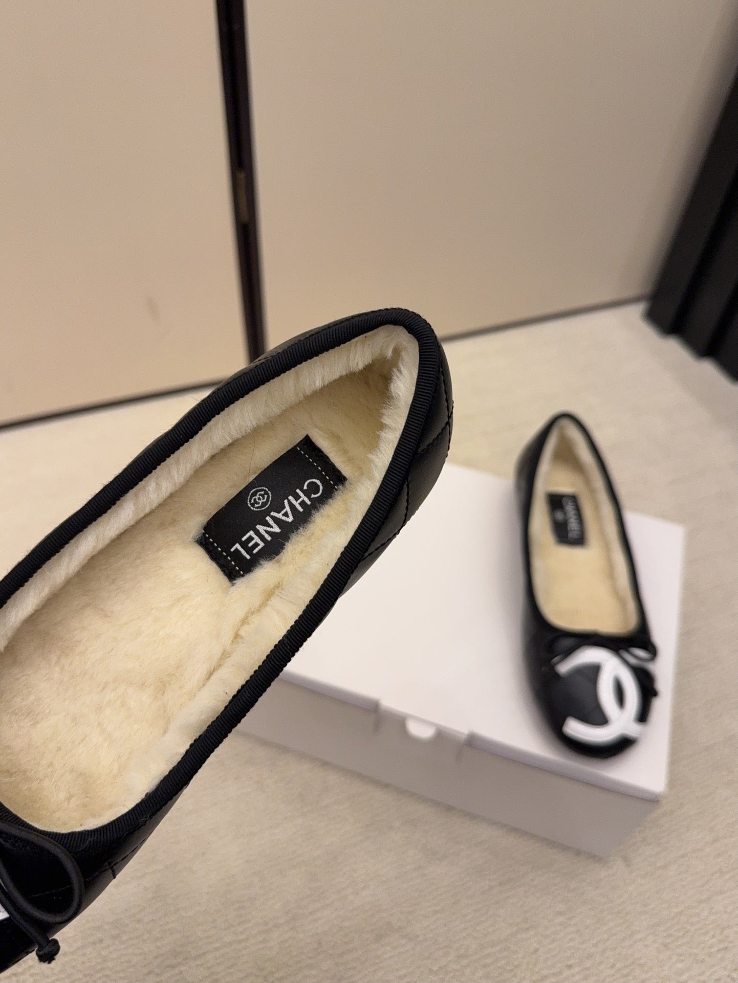 CC 26 Shearling Ballet Flat Black Beige White Cowhide Wool 588920