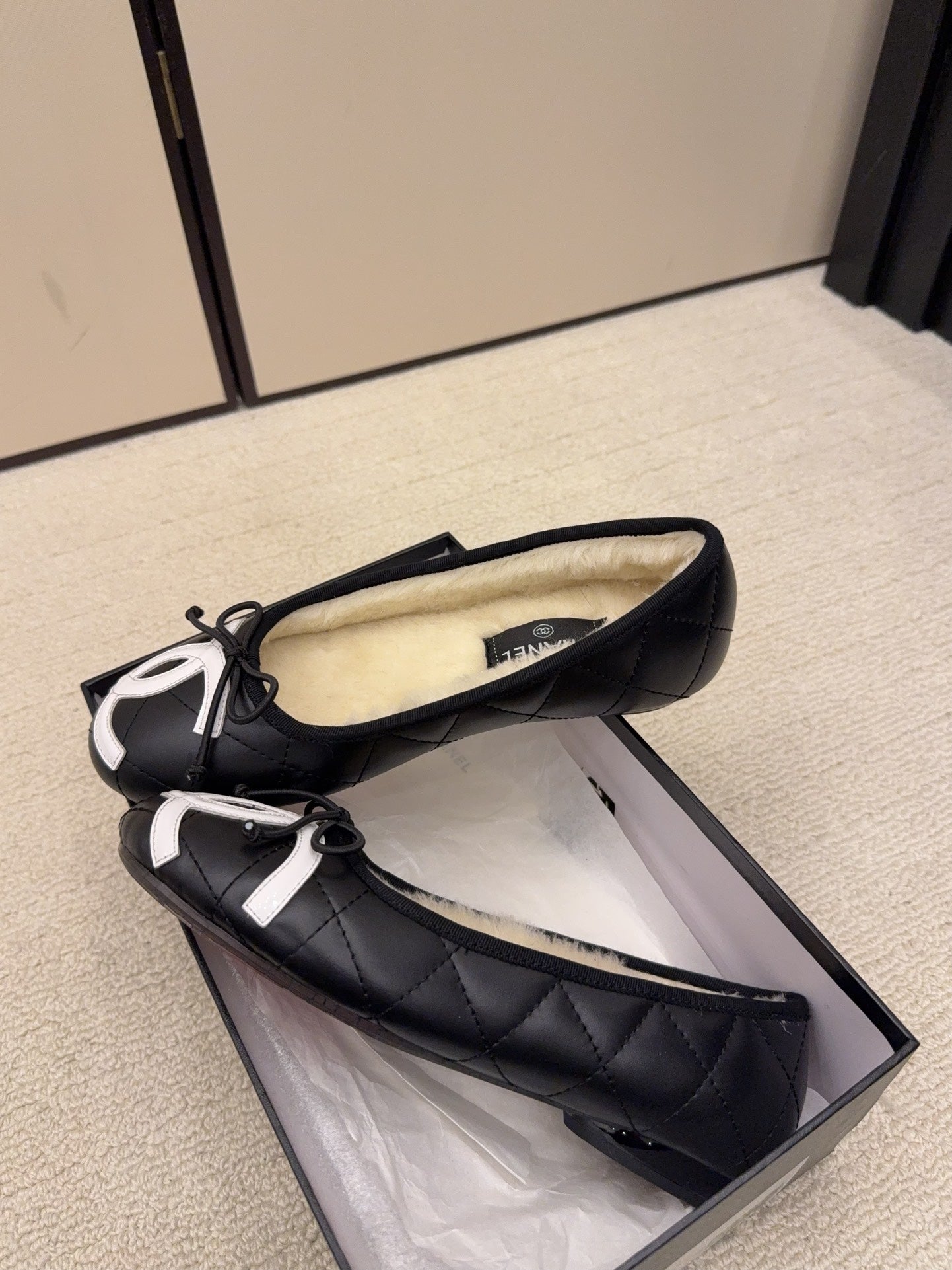 CC 26 Shearling Ballet Flat Black Beige White Cowhide Wool 588920