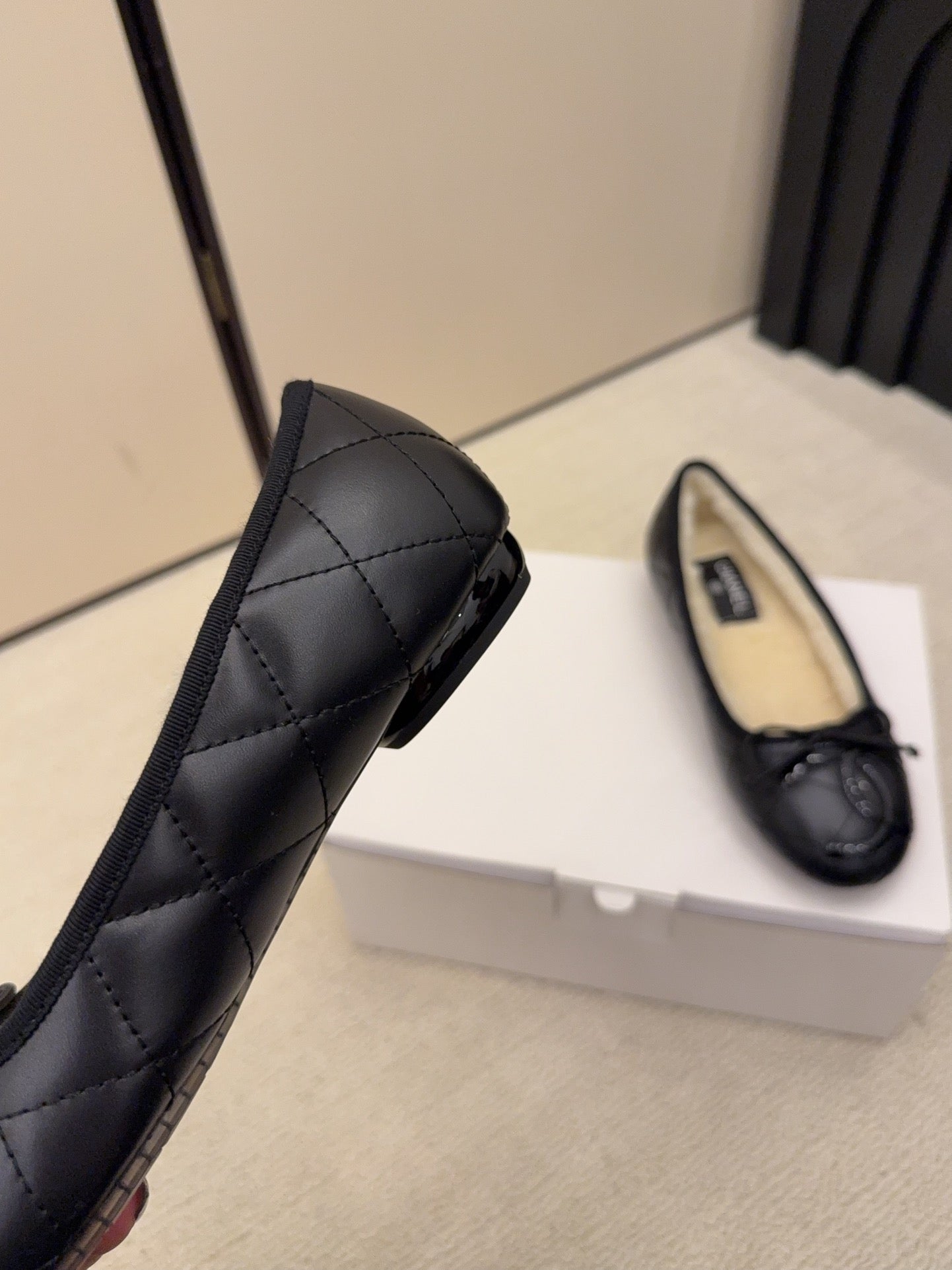 CC 26 Shearling Ballet Flat Black Beige Cowhide Wool 588921