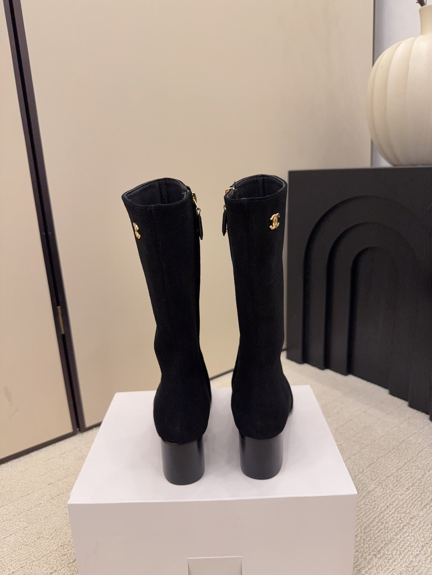 CC 26 Boot Black Suede 588925