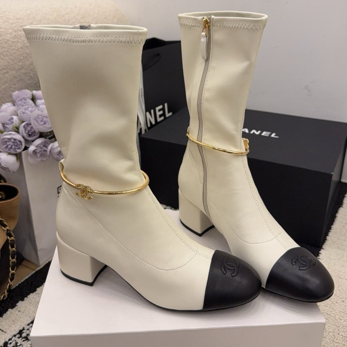 CC 26 Short Boot With Gold-tone Ankle Chain White Black Lambskin 588820