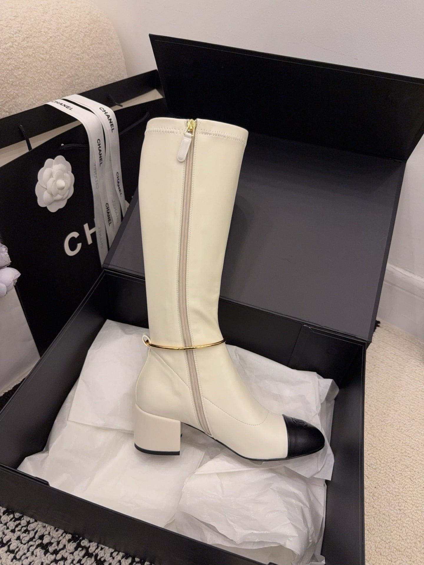 CC 26 Boot With Gold-tone Ankle Chain White Black Lambskin 588821