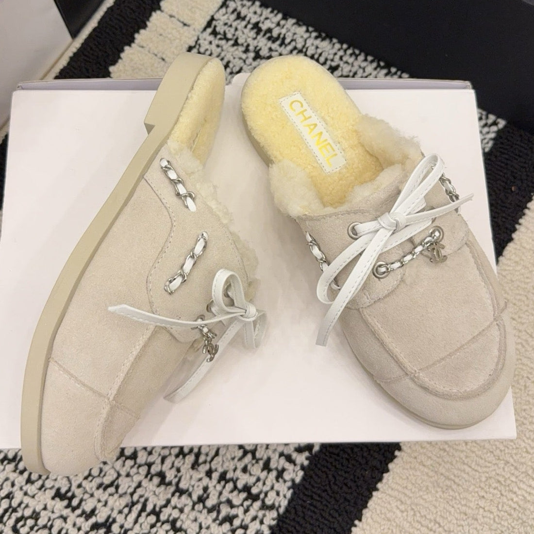 CC 26 Shearling Slip-on Loafer Beige White Suede Wool 588715