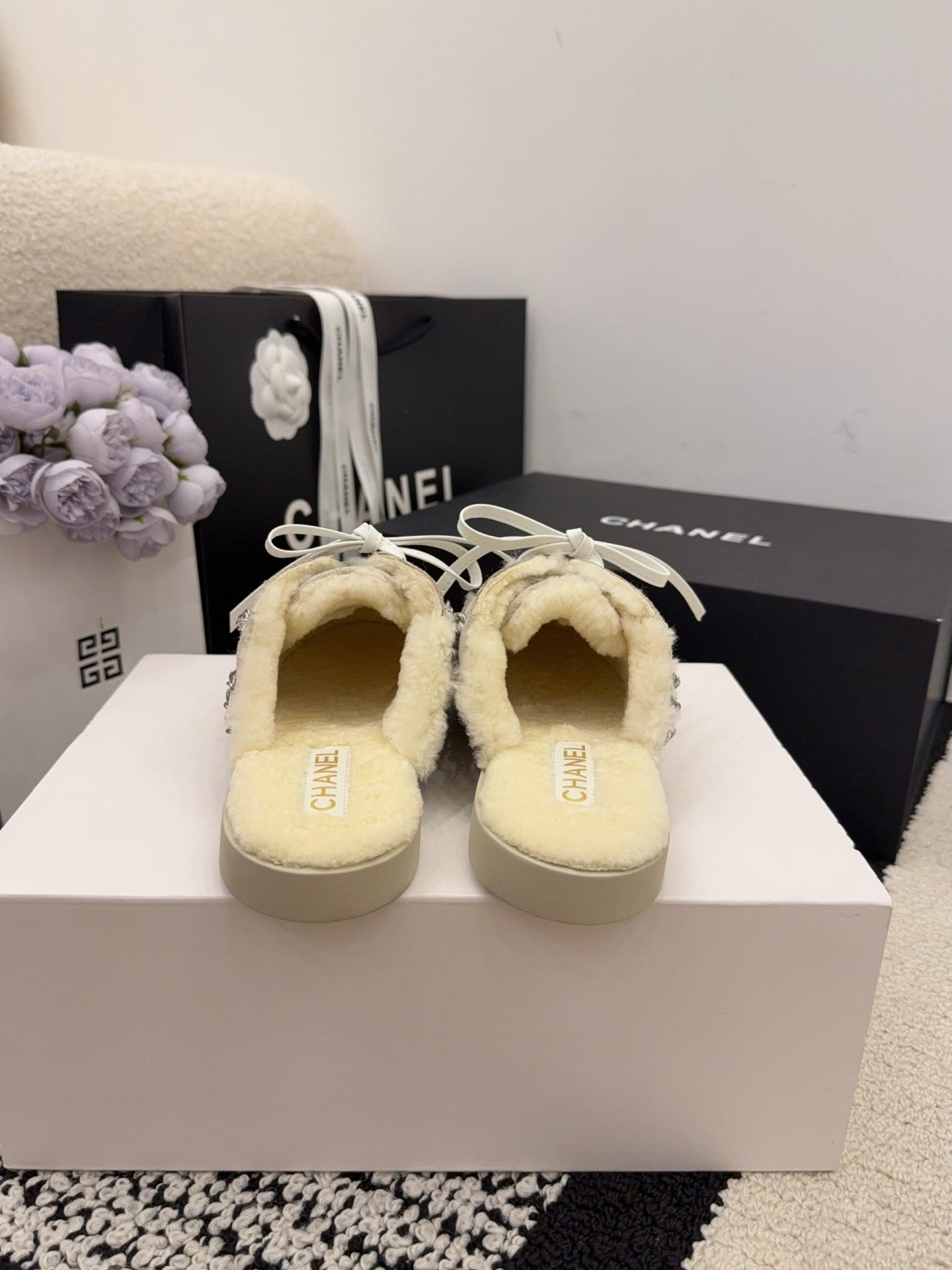 CC 26 Shearling Slip-on Loafer Beige White Suede Wool 588715